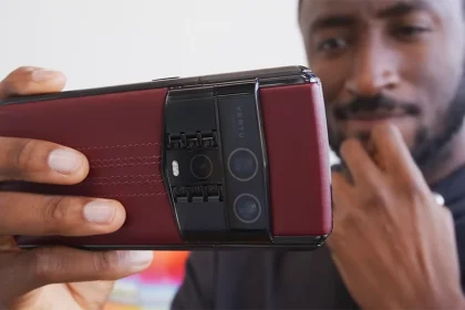 Vertu – Ultra Lüks Akıllı Telefonun Yakın Plan İnceleme Görüntüsü