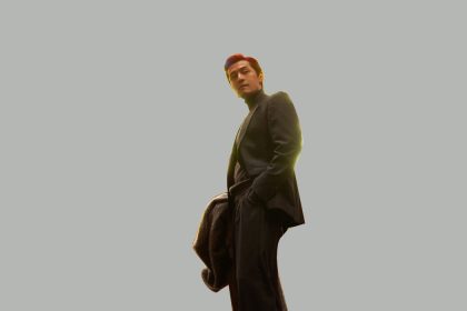 Wong Kar Wai’nin Blossoms Shanghai dizisi, 26 Mart’ta gelen ikinci kısmıyla Şanghay’ın neon ışıkları altında büyüyen hırsı ve arzuyu yeniden açıyor.