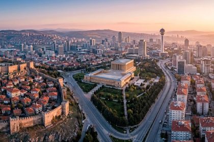 Bayramda Ankara: Cumhuriyetin hafızası, çağdaş sanat ve tarihi sokaklar arasında sakin bir kültür rotası.