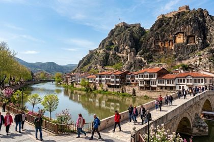 İstanbul’un gürültüsünün dışında Mart 2026: Türkiye kültür haritasında 8 şehir, 8 durak, tek mercek: görünürlük.