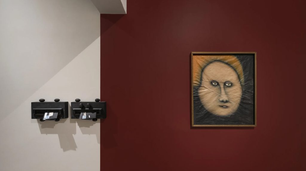 Galerist 25. Yılını “Gönül İşi” Sergisiyle Kutluyor Galerist’in 25. yılı kapsamında düzenlenen Gönül İşi sergisinden görünüm