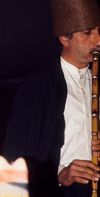 Niyazi Sayın, 1970 Mevlana Festivali, Konya. Fotoğraf: Karl Signell / Wikimedia Commons, CC BY-SA 3.0